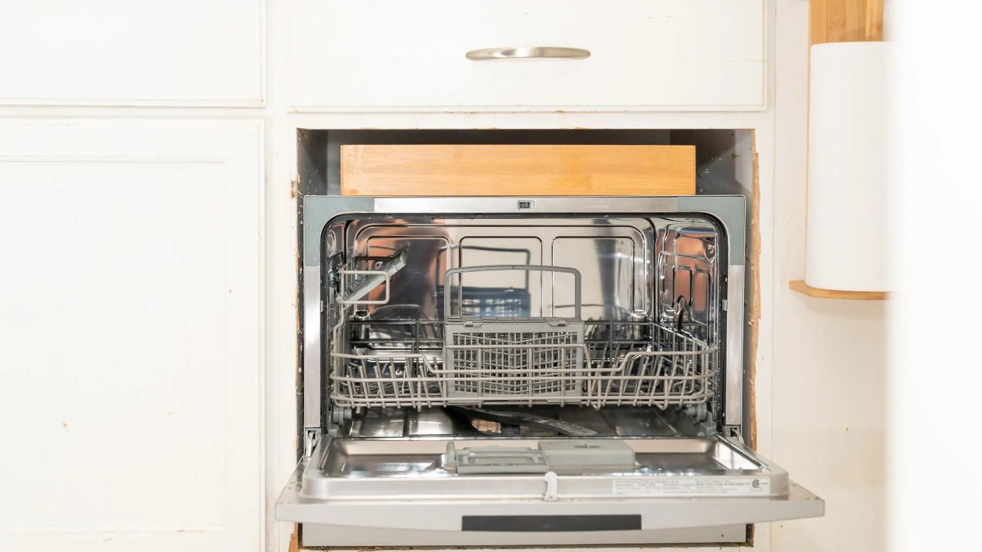 Homestay Room In Cozy House Close To Lawrence Ave, Wifi, Parking Toronto
