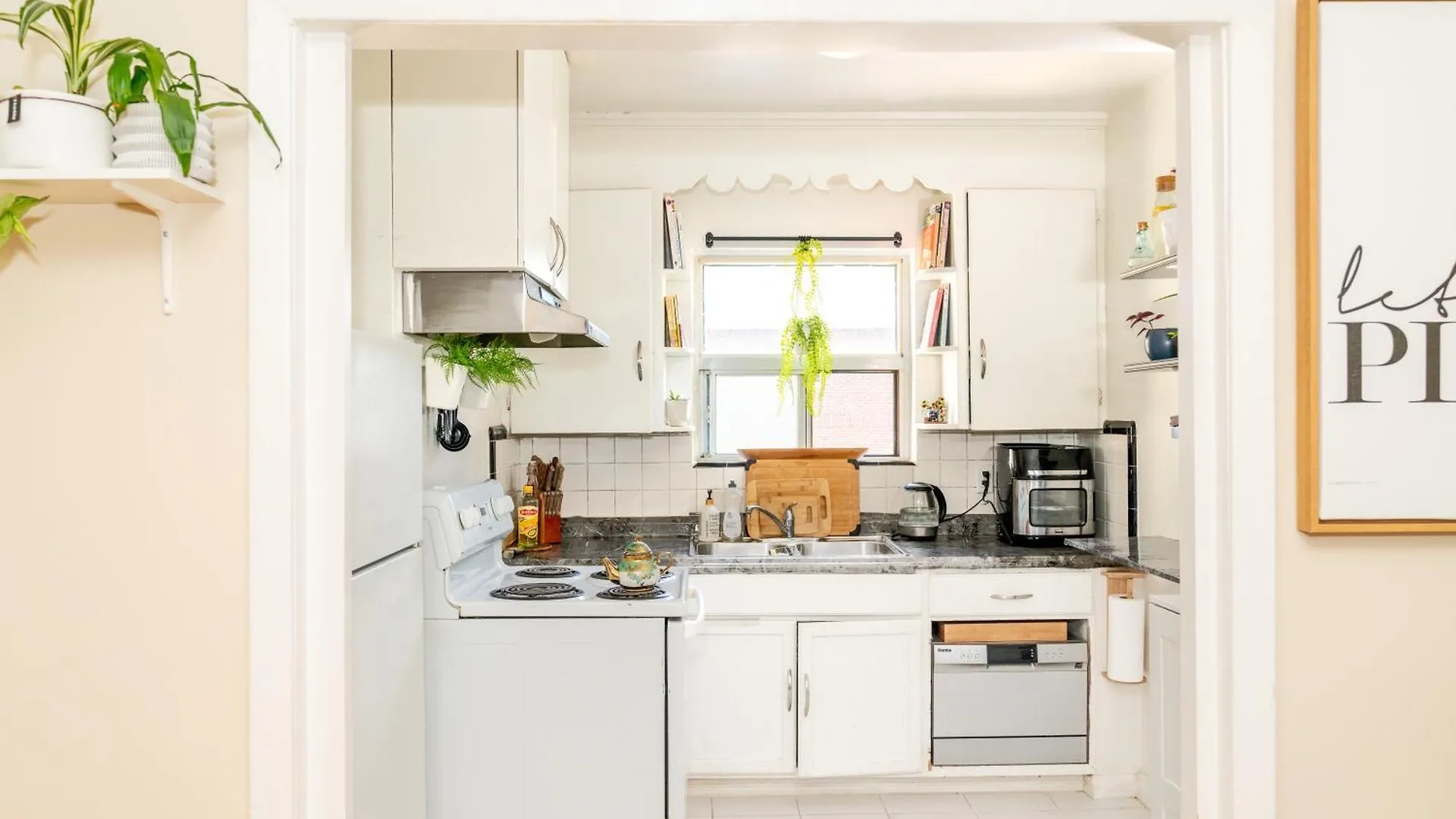 Homestay Room In Cozy House Close To Lawrence Ave, Wifi, Parking Toronto